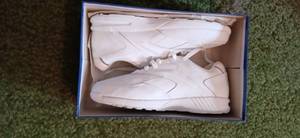 lot 23962 image: Slightly Used Mens Reebok Fitness Walk Supreme Walking Shoes Size 10.5