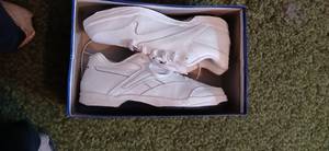 lot 23963 image: Slightly Used Mens Reebok Rematch ll Walking Shoes Size 10.5