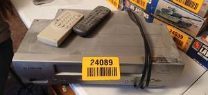 lot 24089 image: Vintage Emerson VHS Player with Remote