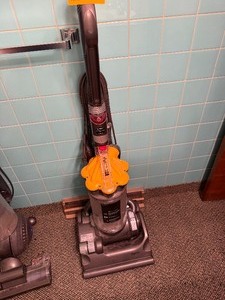 lot 24280 image: Dyson DC 33 Bagless Vacuum