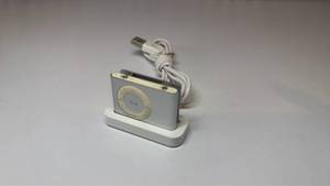 lot 20 image: Apple iPod Shuffle 2nd Generation Silver