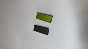 lot 26 image: Apple iPod Shuffle 2nd Generation Back Clips