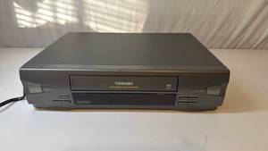 lot 36 image: Toshiba M635 VHS Player with Hi-Fi Stereo