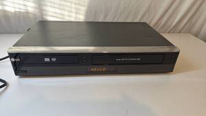 lot 37 image: LG DVDVCR Combo Player RC897T