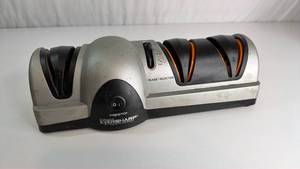 lot 68 image: Presto Professional EverSharp Electric Knife Sharpener
