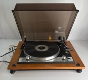 lot 76 image: Connoisseur BD2A Turntable by A.R. Sugden