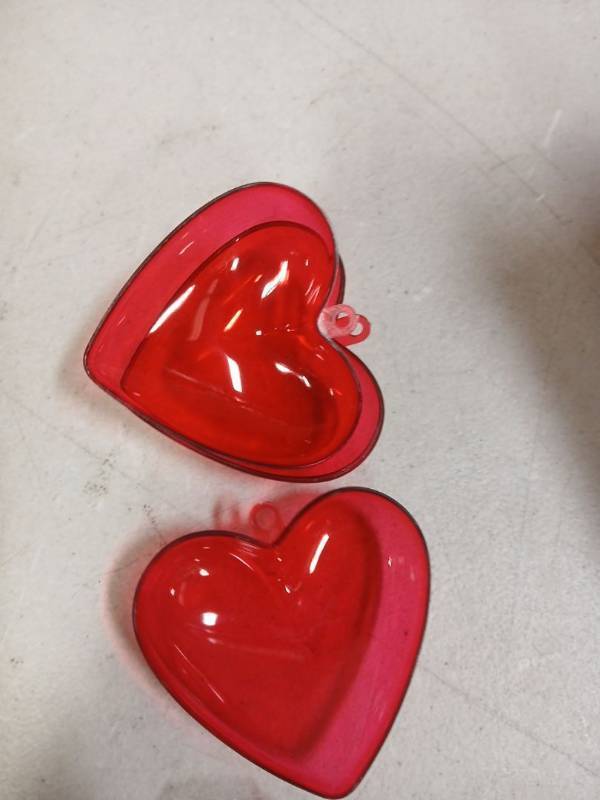 lot 25692 image: Fillable Valentine Hearts