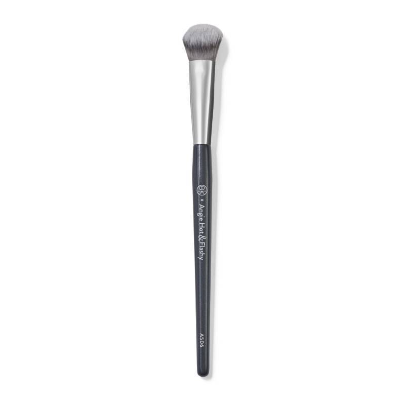 lot 37470 image: BK BEAUTY BRUSHES - ANGIE HOT & FLASHY A506 CONCEALER - Viral Kitten Paw Face Brush - Under-Eye Concealing and Contouring - Makeup Brushes