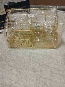 lot 47831 image: Gold Wire Mesh Desk Organizer