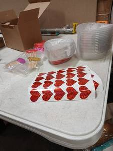 lot 47837 image: Valentines Day Party Cake Decoration Set