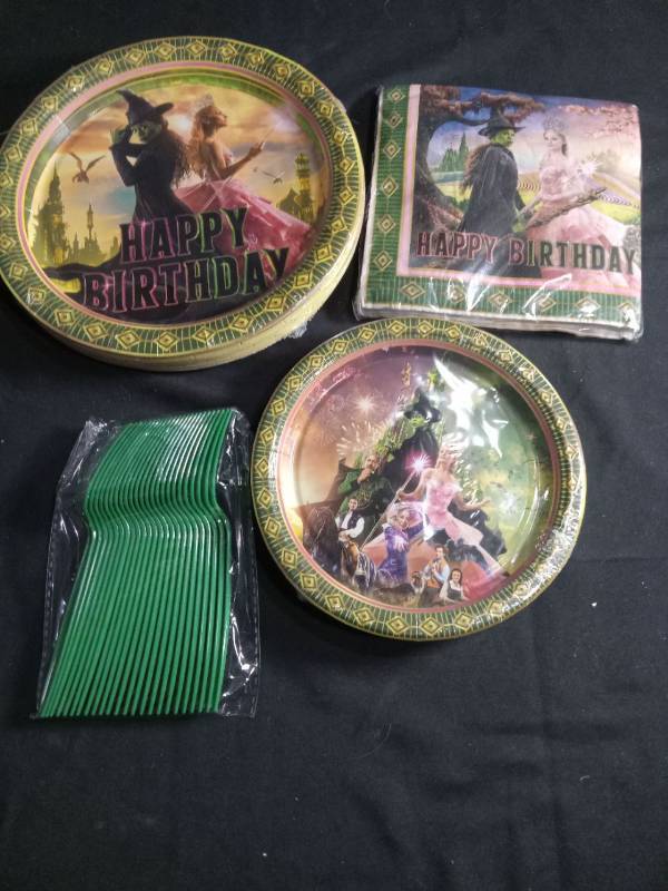 lot 5080 image: Wizard of Oz Birthday Party Supply Set