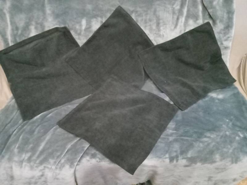 lot 5093 image: Set of 4 black cloth pillow cases