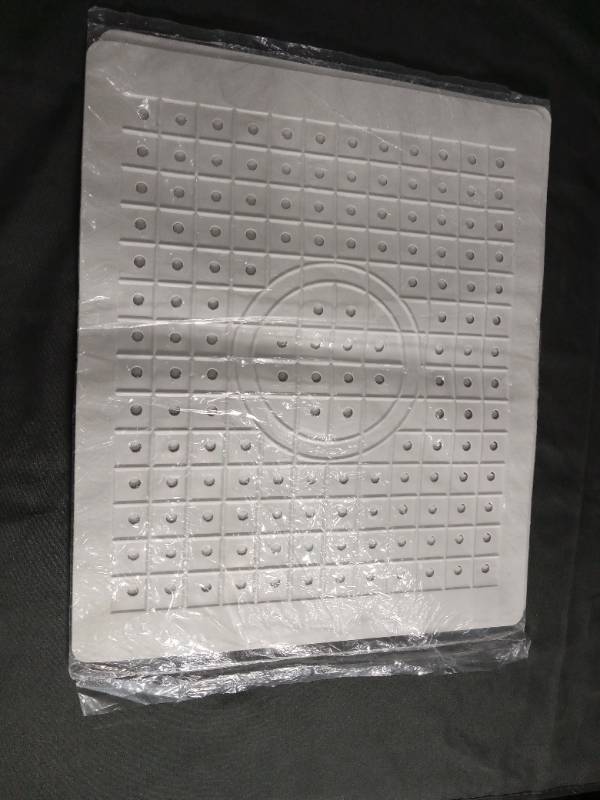 lot 5095 image: White Bath Mat with Non-Slip Suction Cups