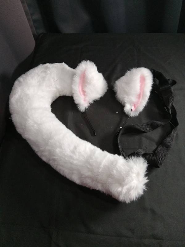 lot 9032 image: White Plush Bunny Rabbit Ears with Headband