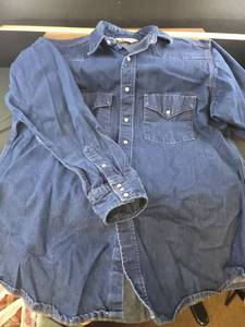 lot 12455 image: Carhartt Denim Work Shirt & Plaid Western Shirt Bundle