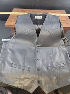 lot 12464 image: Scully Grey Leather Western Vest and Jacket Set