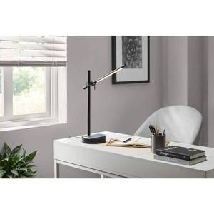 lot 23525 image: 22 in. Indoor Black Integrated LED Table Lamp with Built-in Wireless Charging Pad