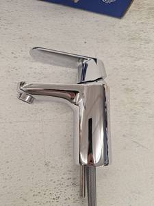lot 23527 image: GROHE Single Hole Single-Handle Bathroom Faucet in StarLight Chrome