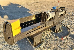 lot 8175 image: Future Skid Steer Side Shift Log Splitter  FTSLS26  Unused