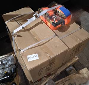 lot 8325 image: 42 Total Unused Future Ratchet Straps  FT003 - 32pcs of 2.5in & 10pcs of 1.5in