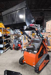 lot 8241 image: Unused Future Mini Skid Steer FT36C - Weight 1985lbs