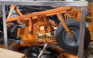 lot 3067 image: Unused LandHonor PTO Potato Harvester PH-22-19W - Gently Harvests Root Crops (Potatos, Beets, Onions Etc.) Leaves Root Crops on Top of The Ground for Easy Gathering