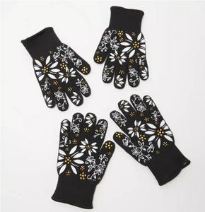 lot 1200 image: Temp-tations Set of 2 Pairs of Oven-Safe Gloves Black, Small