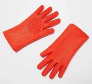 lot 1209 image: Homespan Super Duty 2-in-1 Large Silicone Kitchen Gloves Red