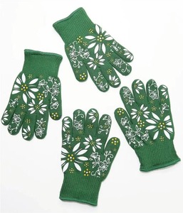 lot 1210 image: Temp-tations Set of 2 Pairs of Oven-Safe GlovesGreen, Large