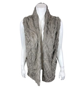 lot 1296 image: Koolaburra by UGG Embossed Sherpa Fleece Vest Portobello, Small