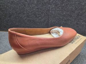 lot 7032 image: Softwalk Womens Flats Vellore (Tan size6)