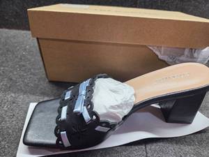 lot 7039 image: Carlkarida Womens NH-2009 Sandals (Black size 7)