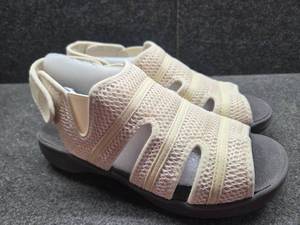 lot 7051 image: Easy Street SoLite Womens Sandals (Tan size 6.5w)