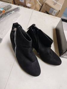 lot 35807 image: black suede ankle boots - 8