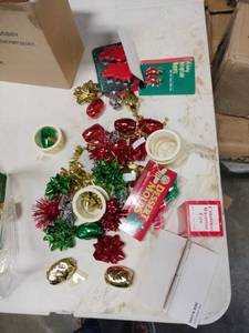 lot 35823 image: Miscellaneous Christmas Items
