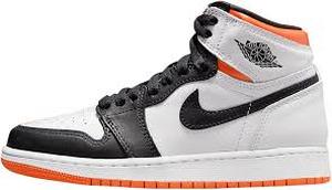 lot 35905 image: Nike Air Jordan 1 Retro High OG sneakers - 5Y