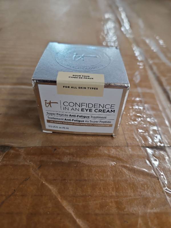 lot 24262 image: IT Cosmetics Confidence in an Eye Cream