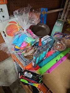 lot 28947 image: Lot of Miscellaneous Items