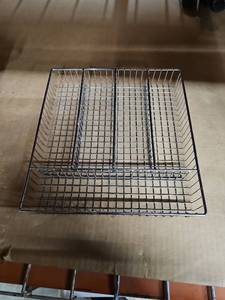 lot 28957 image: Wire Cutlery Drawer Organizer