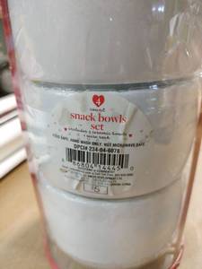 lot 30980 image: 4 Count Snack Bowl Set - 3 Ceramic Bowls