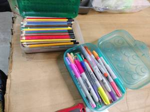 lot 30986 image: Miscellaneous Markers and Colored Pencils