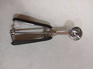 lot 23690 image: Cookie Scoop