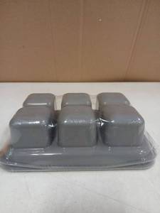 lot 28958 image: Large Ice Cube Tray with Lid