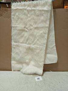 lot 39241 image: White Faux Fur Table Runner