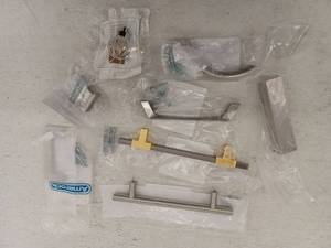 lot 23790 image: Miscellaneous Lot Of Drawer Pulls, 8 Pieces