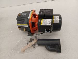 lot 23810 image: LEO 1 HP Dual Voltage Cast Iron Convertible Jet Pump, Model UDPm100-1