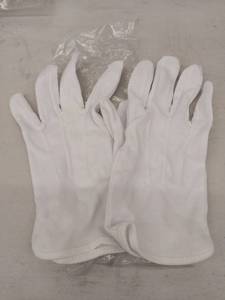lot 66772 image: White Cotton Dress Gloves (Size Medium)