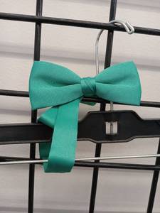 lot 66570 image: APPEARS NEW - Emerald Green Formal Bow Ties - Set of 4
