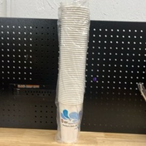 lot 4256 image: 50-32 OZ Disposable Paper Cups - Retail $0