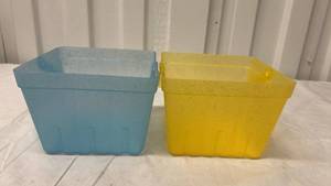 lot 6976 image: Set of 2 Plastic Baskets Blue and Yellow